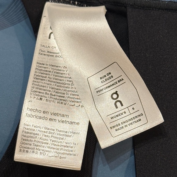 On Women's Performance Bra - Picture 11 of 11